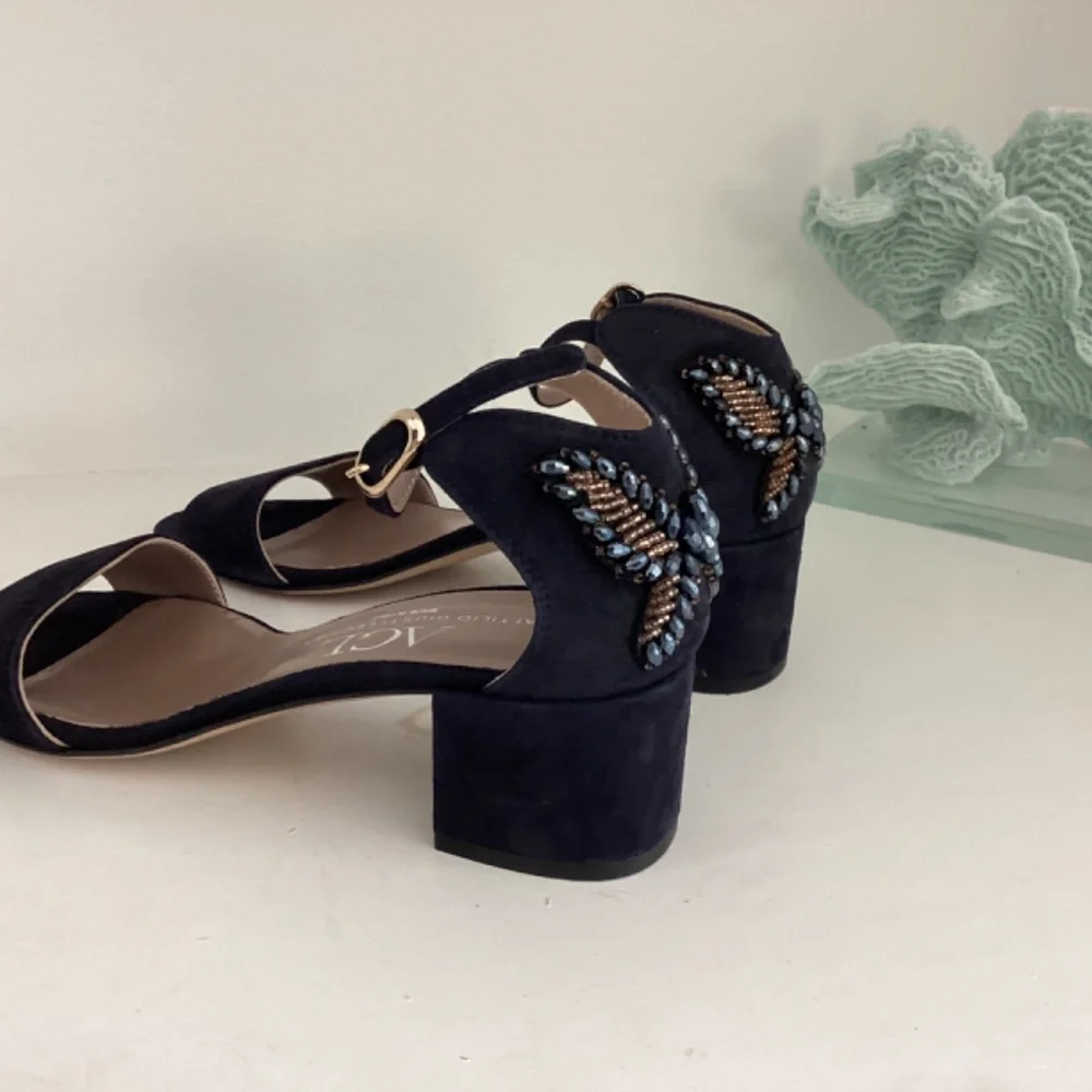 AGL CRYSTAL EMBELLISHMENTS T-STRAP SUEDE NAVY SANDALS SHOES BEAUTIFUL 39 8.5